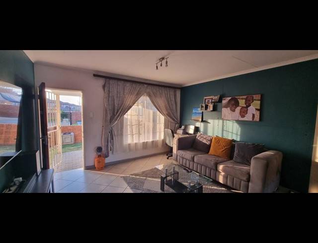2 BEDROOM TOWNHOUSE FOR SALE IN THE REEDS